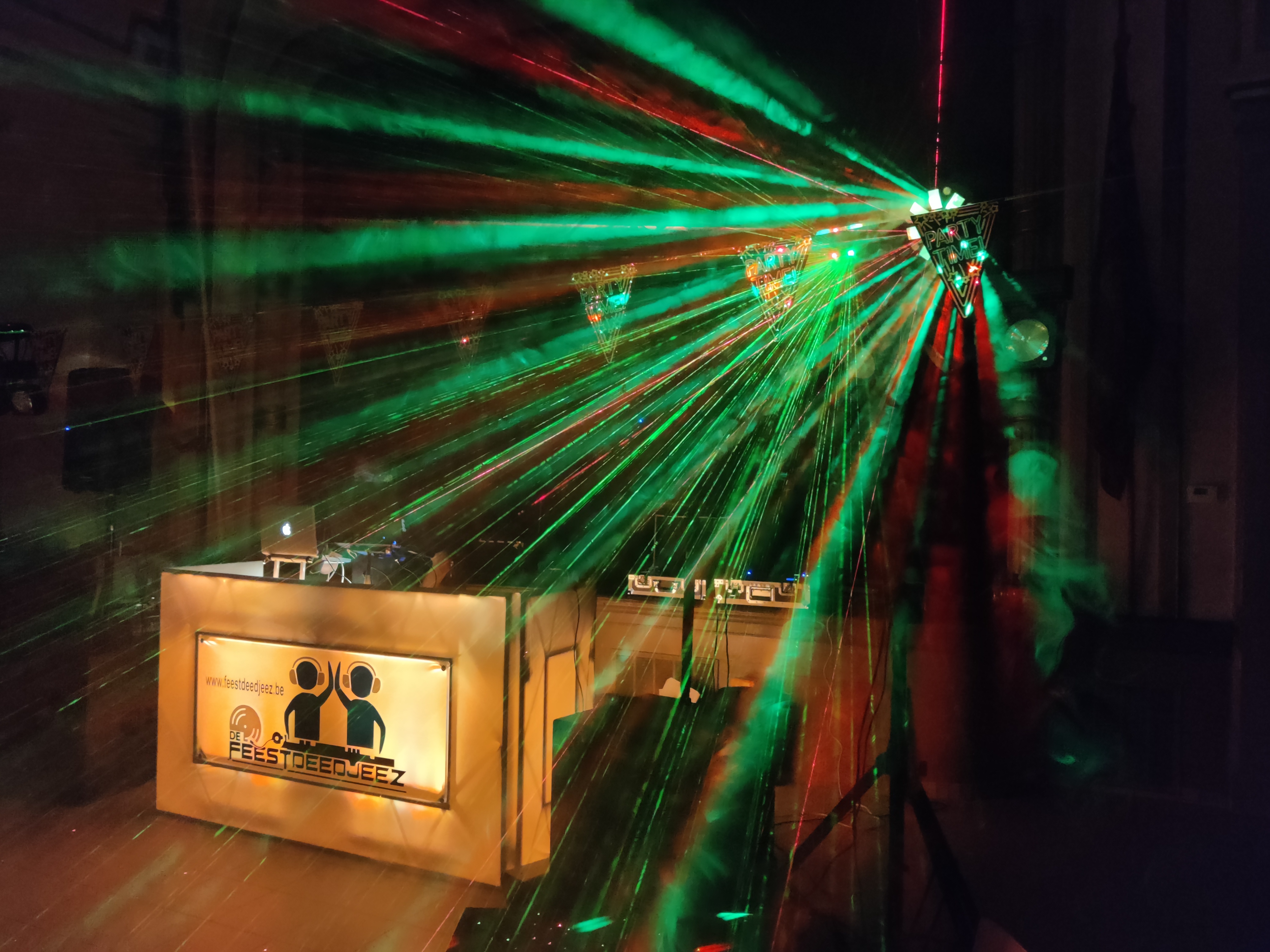 feest-DJ's Oud-Turnhout | De FeestDeeDjeez